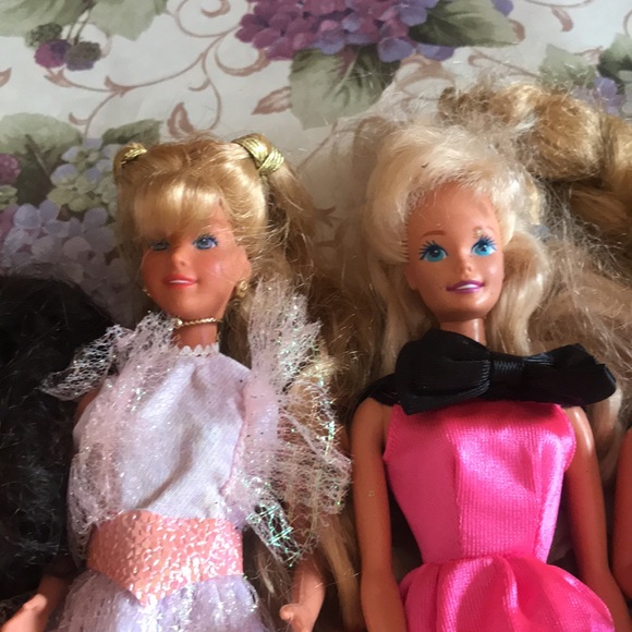 GROUP OF SEVEN BARBIE’S 1990s (WILL SELL SEPARATELY ) or bundled. - Picture 15 of 16
